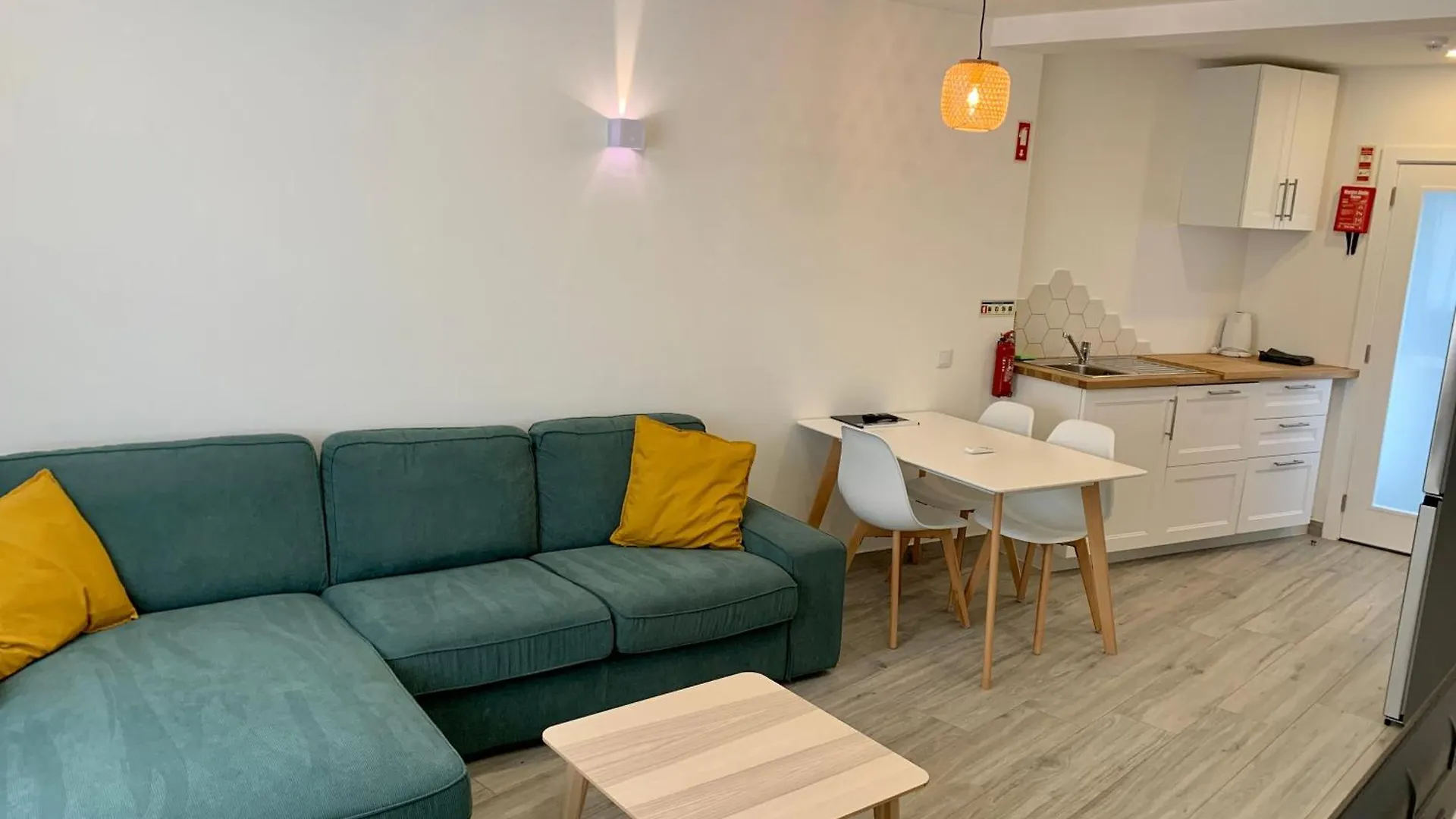 Проживание в семье My Residence Алвор Португалия
